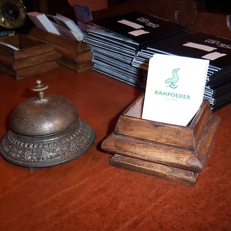 Kanpoeder - Adults Only